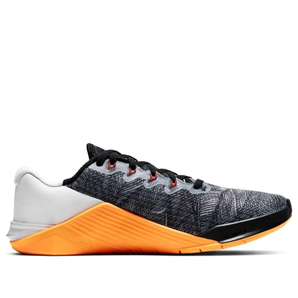 (WMNS) Nike Metcon 5 'Black Laser Orange' AO2982-081 - Image 2