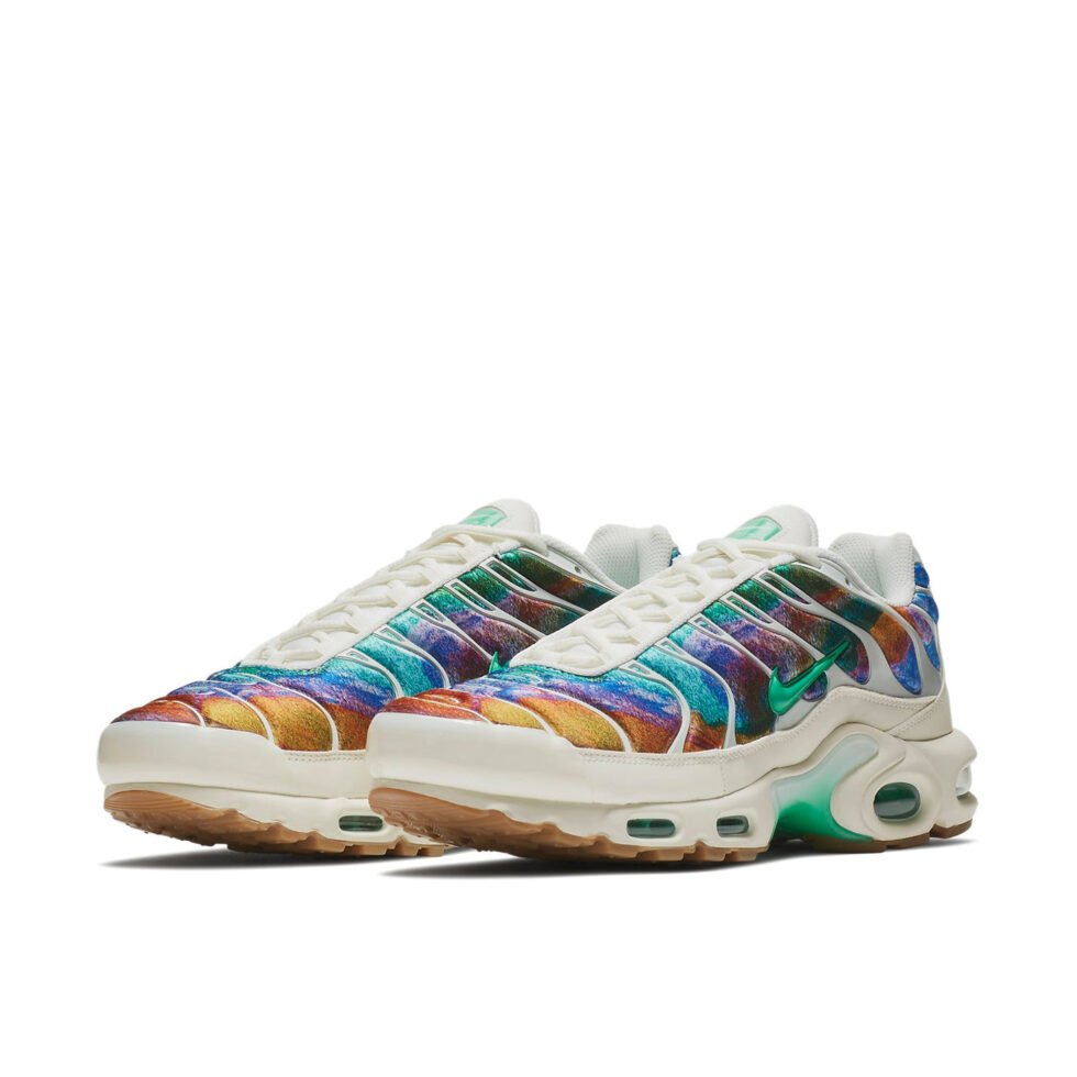 Nike Air Max Plus 'Alternate Galaxy' AR1949-100 - Image 3