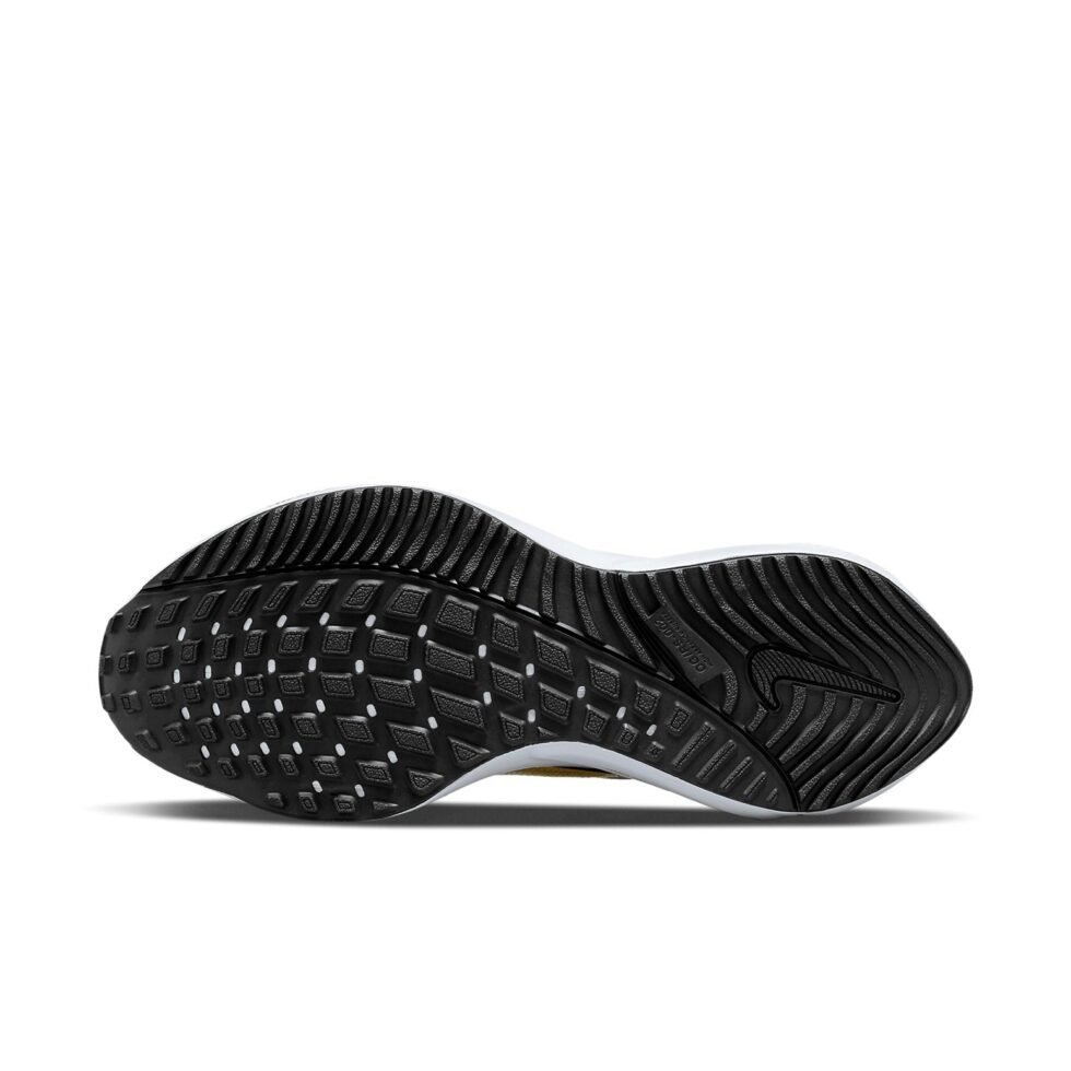 (WMNS) Nike Air Zoom Vomero 16 'Black Metallic Gold' DA7698-003 - Image 6