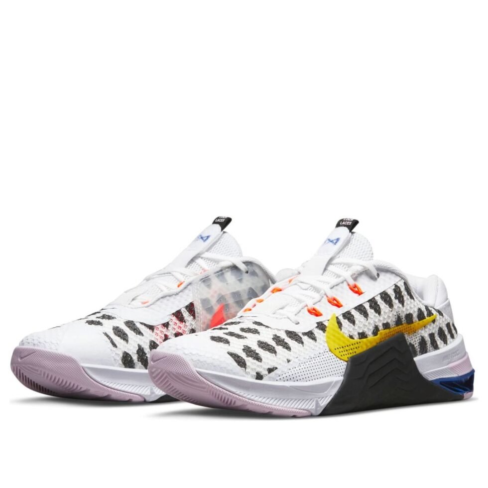 (WMNS) Nike Metcon 7 'Polka White Yellow Strike 'White Black' DJ4312-074 - Image 3