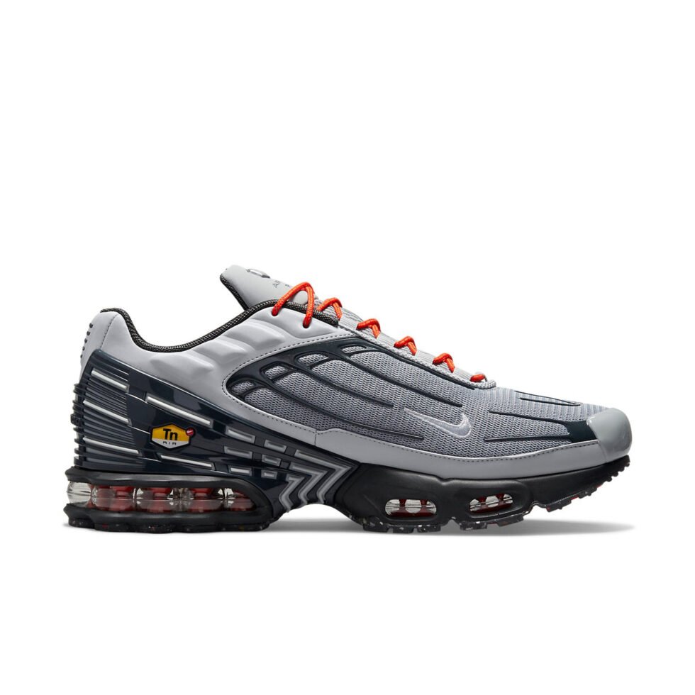 Nike Air Max Plus 3 'Light Smoke Grey Metallic Silver' DM2560-001 - Image 2