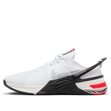 (WMNS) Nike Metcon 8 FlyEase 'White Picante Red' DO9381-100