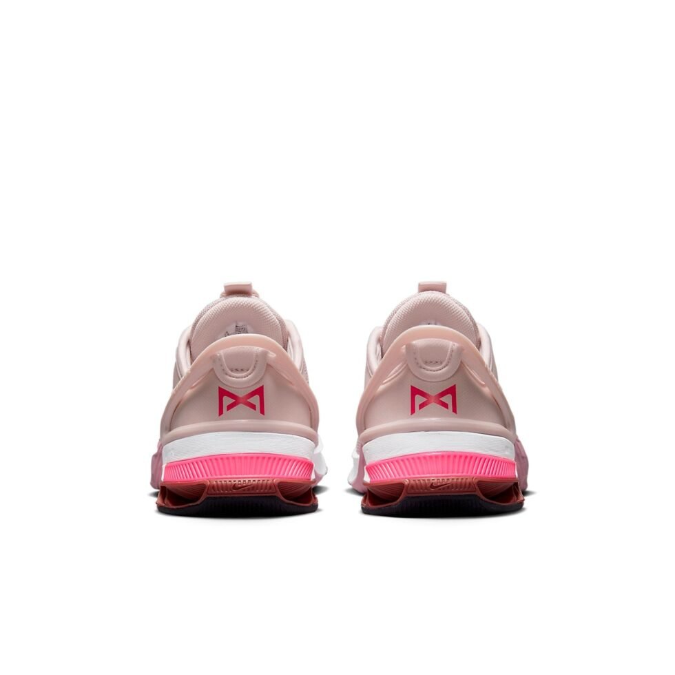 (WMNS) Nike Metcon 8 FlyEase 'Barely Rose' DO9381-600 - Image 5