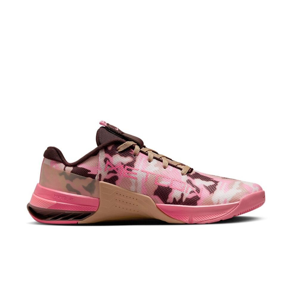 (WMNS) Nike Metcon 8 AMP 'Coral Chalk Camo' DV9013-200 - Image 2