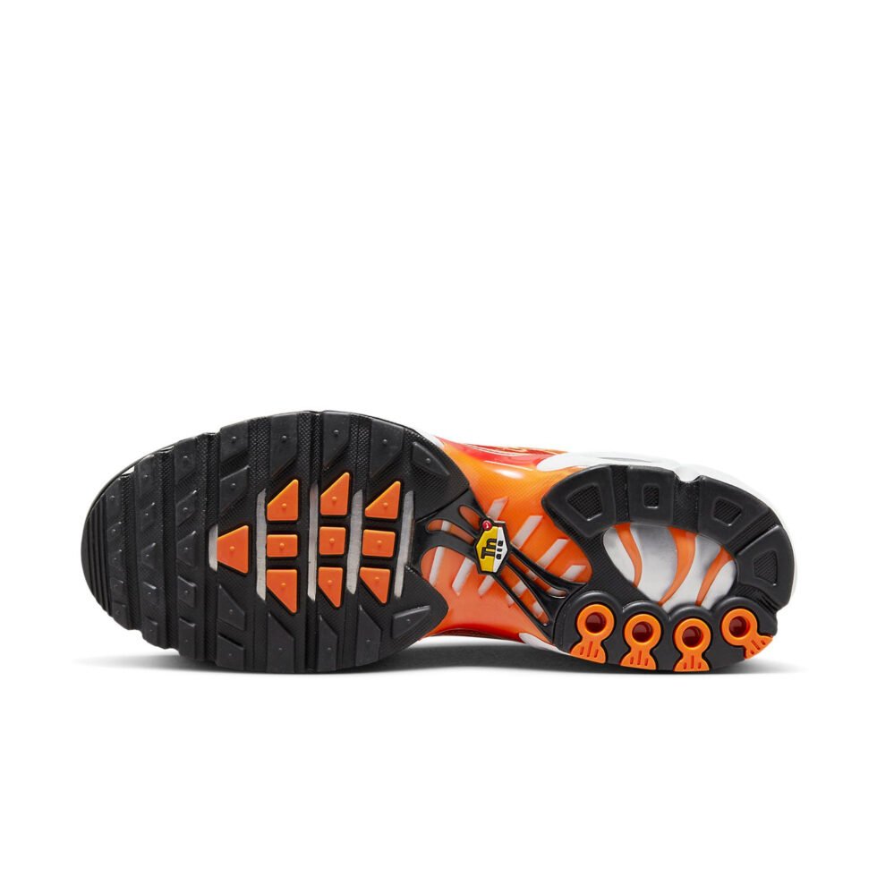 Nike Air Max Plus 'Light Photography - Sport Red' DZ3531-600 - Image 6