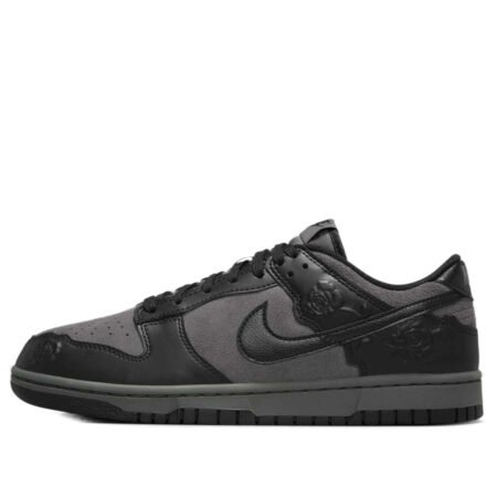 (WMNS) Nike Dunk Low 'Black Roses' HF1986-001