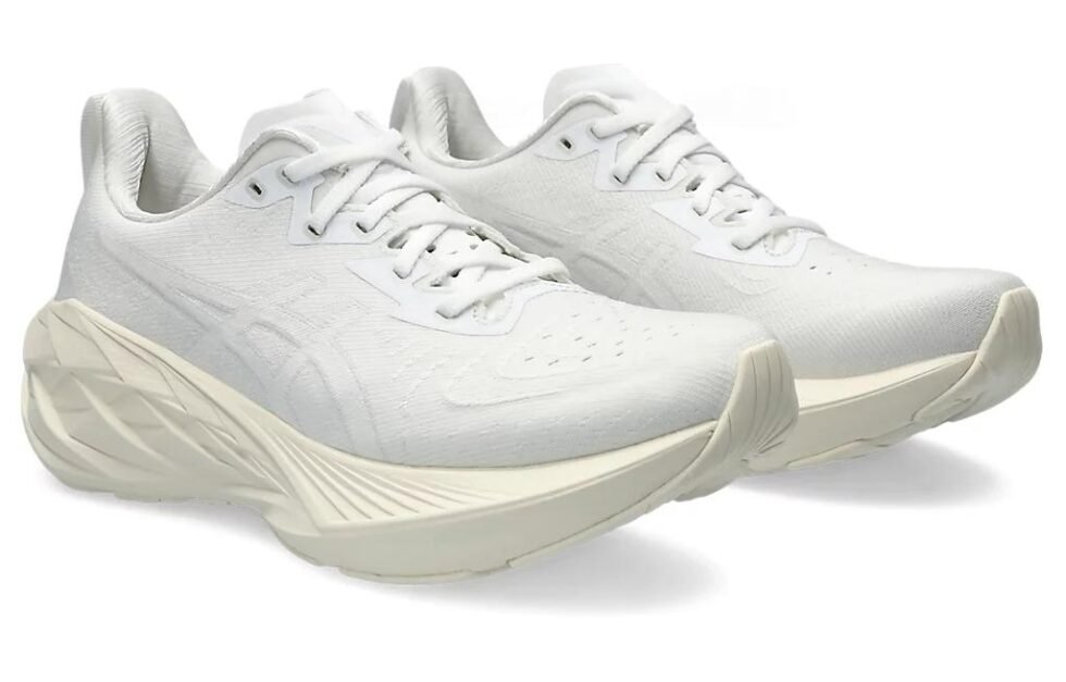 (WMNS) ASICS Novablast 4 'Cream White' 1012B510-102 - Image 4