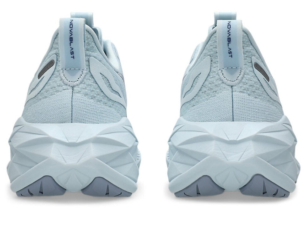 (WMNS) ASICS Novablast 4 LE 'Cool Grey' 1012B688-020 - Image 5