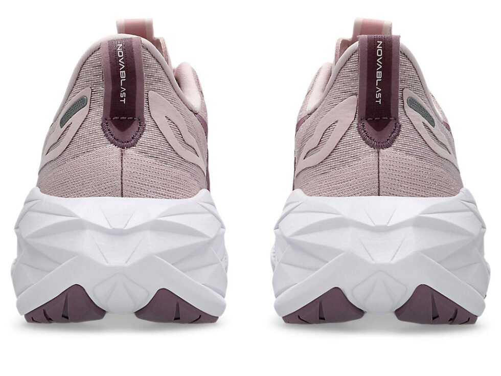 (WMNS) ASICS Novablast 4 LE 'Watershed Rose' 1012B688-700 - Image 5