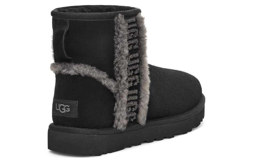 (WMNS) UGG Classic Mini Shearling Logo 'Black' 1153473-BLK - Image 4