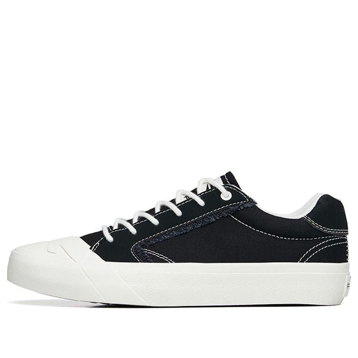 (WMNS) ANTA Life Series Sneakers Canvas 'Black White' 122228077S-2