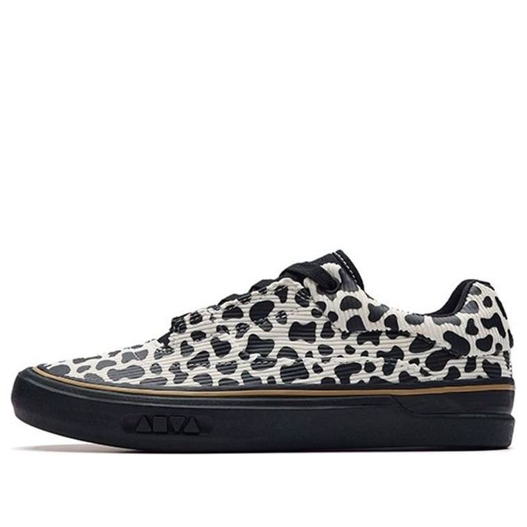 (WMNS) ANTA Attitude Low 'Black White' 122238013-4