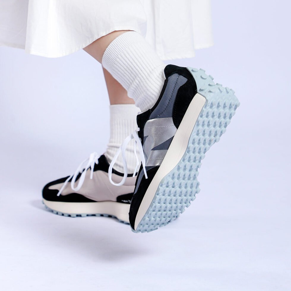 (WMNS) New Balance 327 'Black White' WS327CPA - Image 11